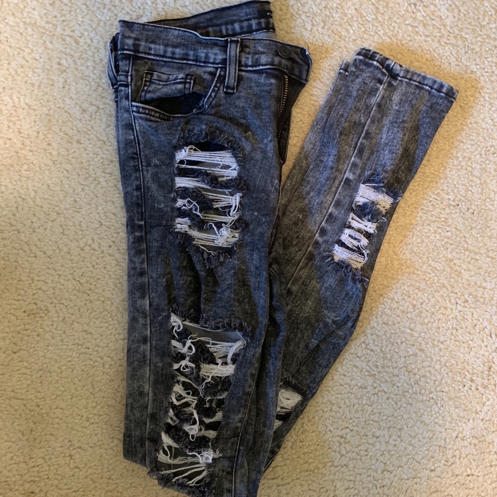 BLACK RIPPED ACID WASH JEANS